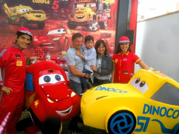 grupo de personas en show infantil
