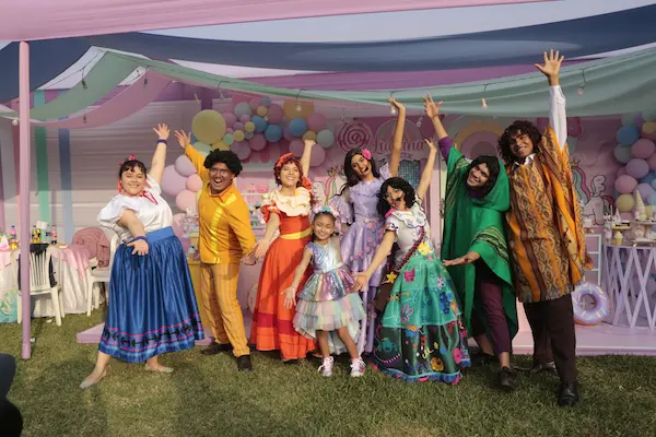 Beneficios de alquilar disfraces con Show Happy Kids