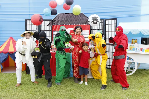 alquiler de disfraces y personajes