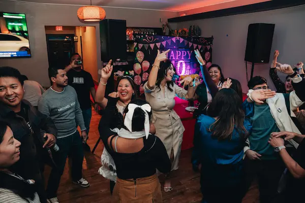 Hora loca temática de los años 80 90​