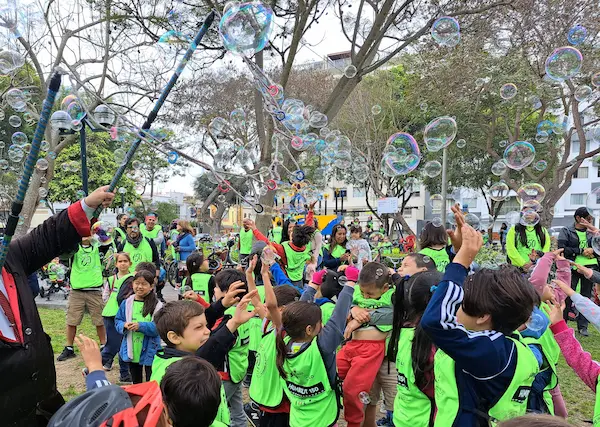 Innovación y participación en un show de burbujas único