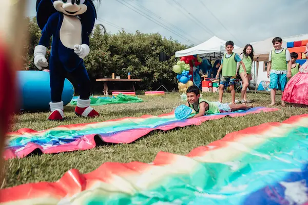 Fiesta del agua para niños para disfrutar sin preocupaciones