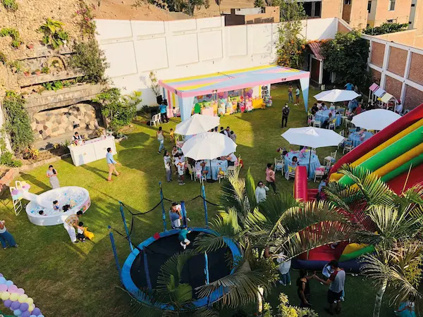 Jardines, terrazas y espacios amplios para celebrar sin complicaciones