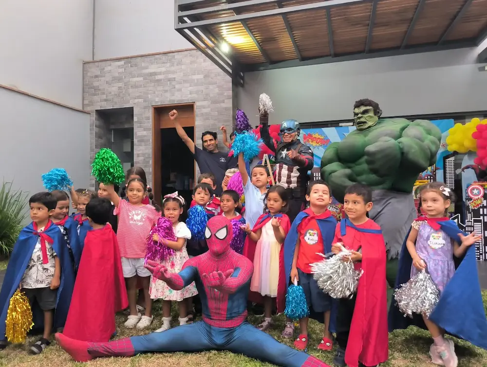 Escuela de superhéroes en Lima, Perú