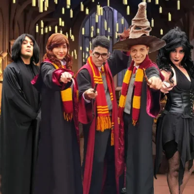 Niños socializando durante el show de Halloween