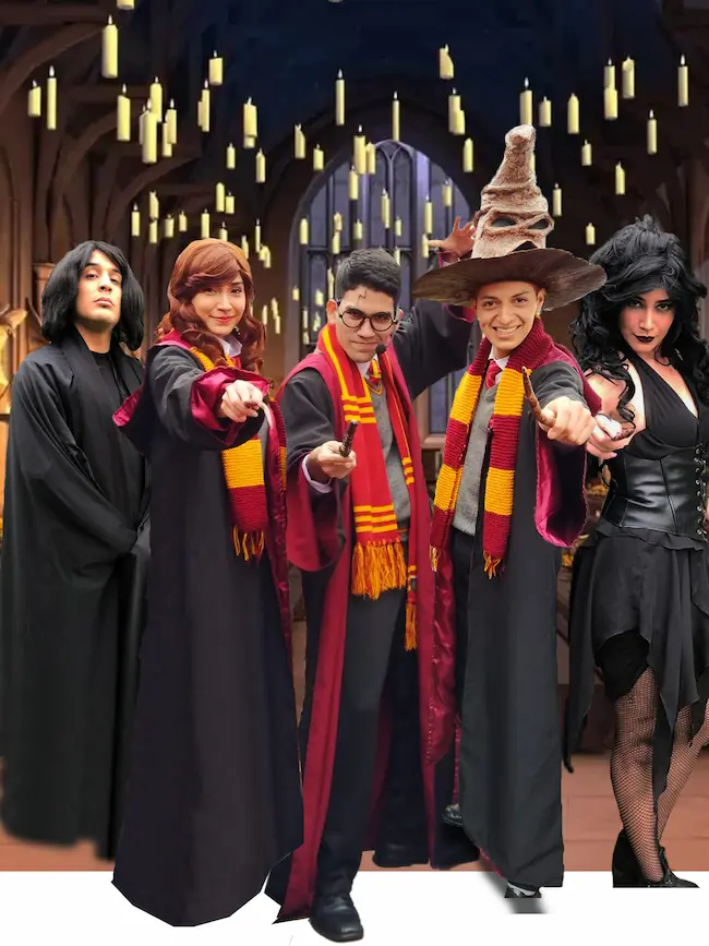Niños socializando durante el show de Halloween